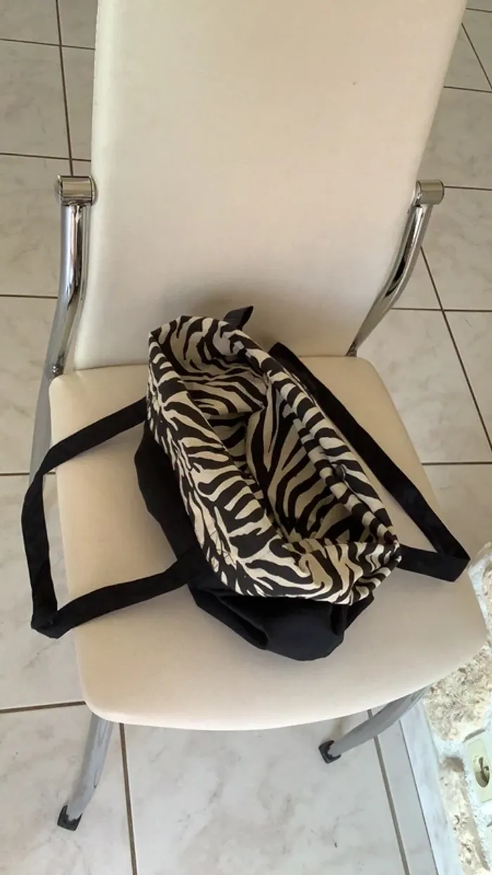 Sac noir - photo numéro 2