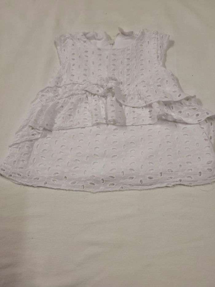 T-shirt dentelle sans manche 24mois