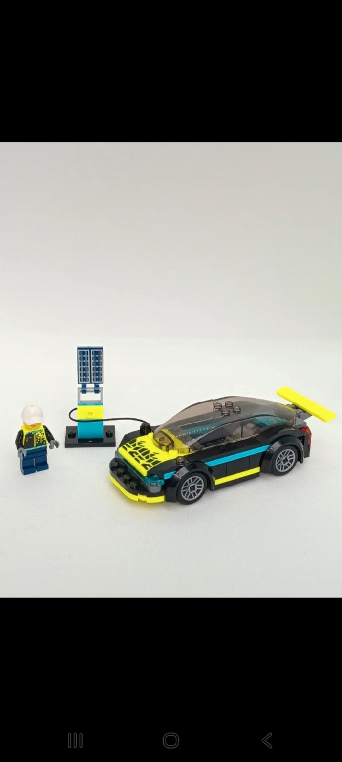 Lego City 60383 Voiture de Sport Électrique
Complet