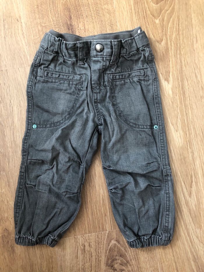 Pantalon gris 18M