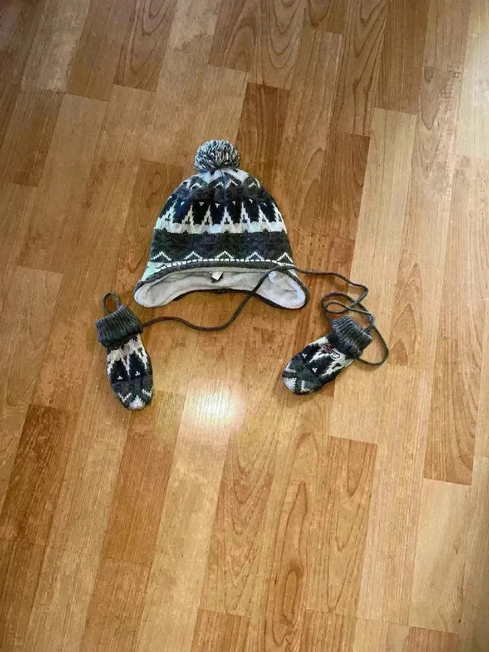 Ensemble bonnet à pompon et moufles Catimini - Bébé fille - Très bon état