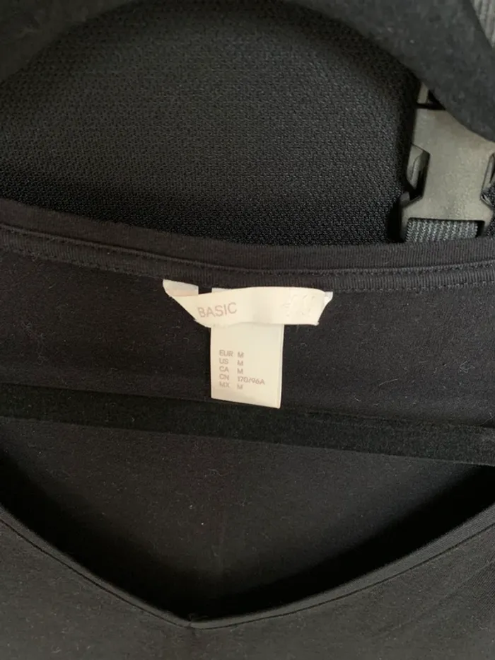 T-shirt noir H&M taille M - photo numéro 2