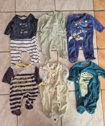 Lot n°2 vêtements bébé garçon 1 mois