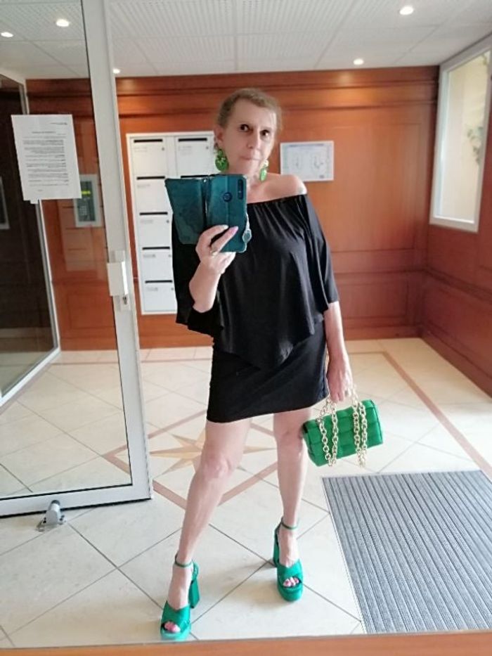 Robe grand col bénitier BKMGO Neuve