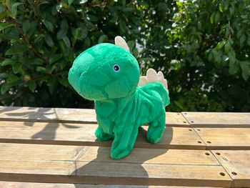 Dinosaure qui marche seul