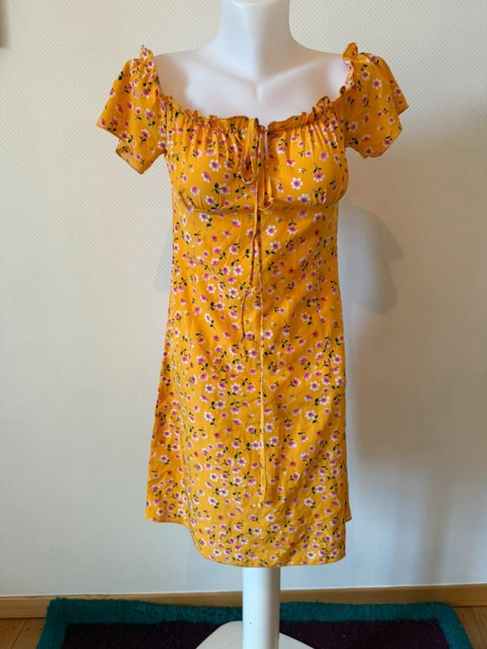 Robe d’été orange à fleur en très bon état taille M SHEIN