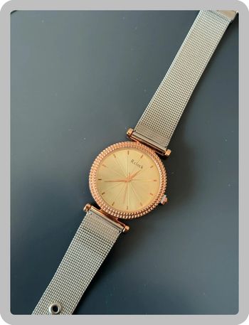 Montre à chaîne argentée à cadran rose