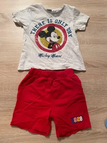 ensemble T-shirt / Short 18 mois