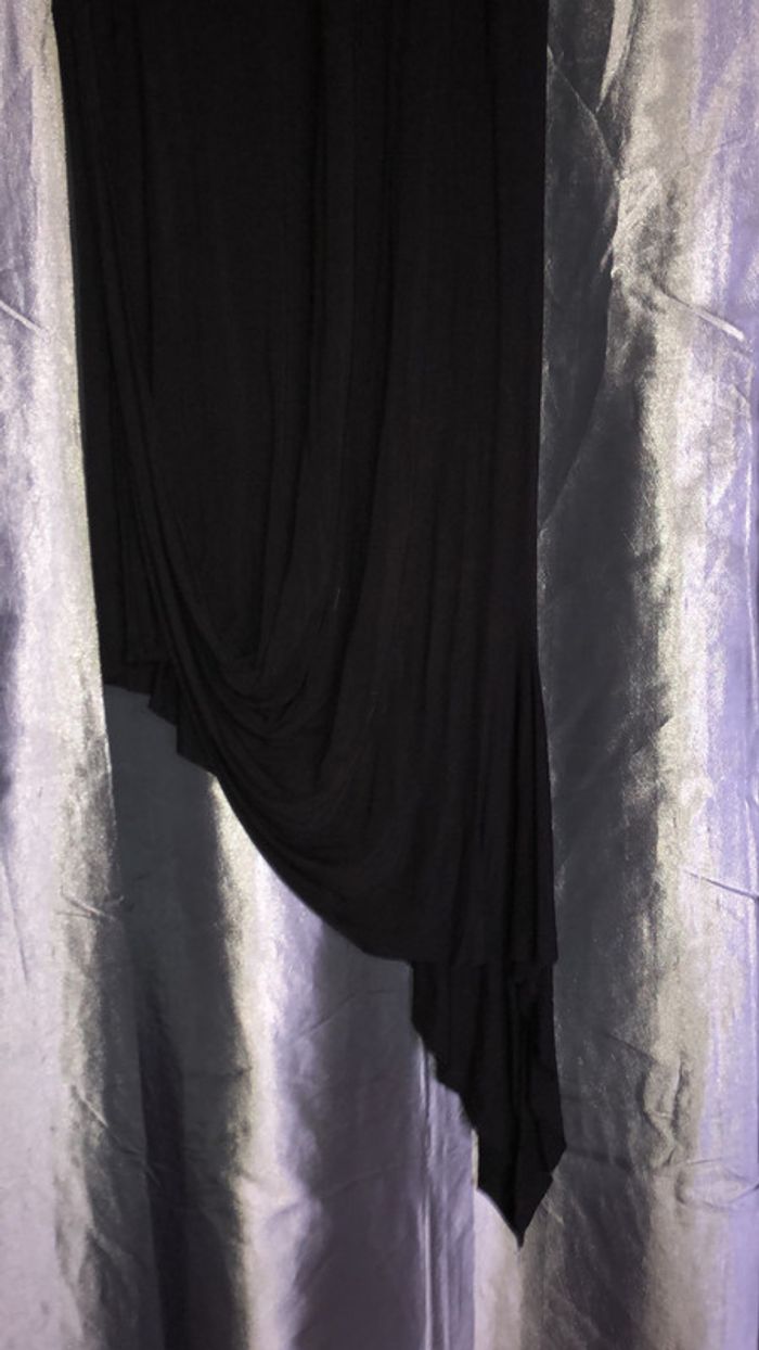 Robe noire asymétrique - photo numéro 2
