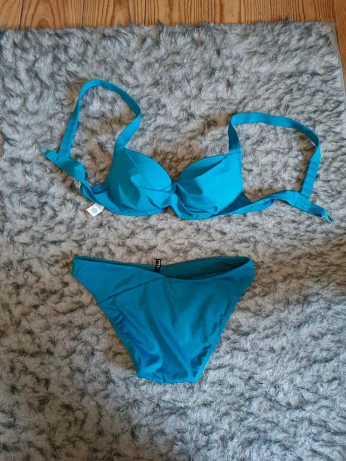 Magnifique maillot de bain Aubade deux pièces bleu turquoise neuf sans étiquette taille 1 et B85