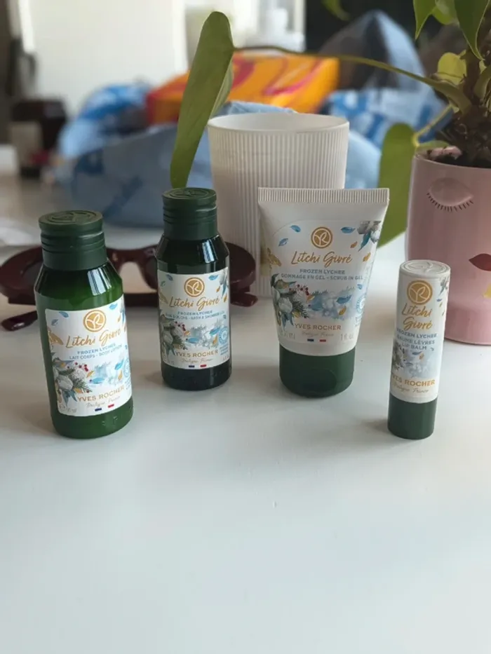 Lot de 4 mini soins corps Yves Rocher