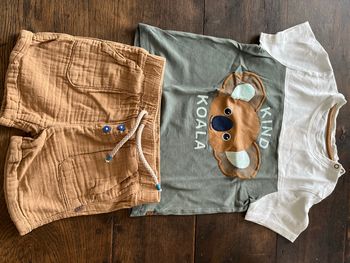 Ensemble short tee shirt.
