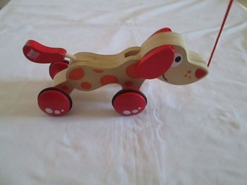 Chien en bois à tirer