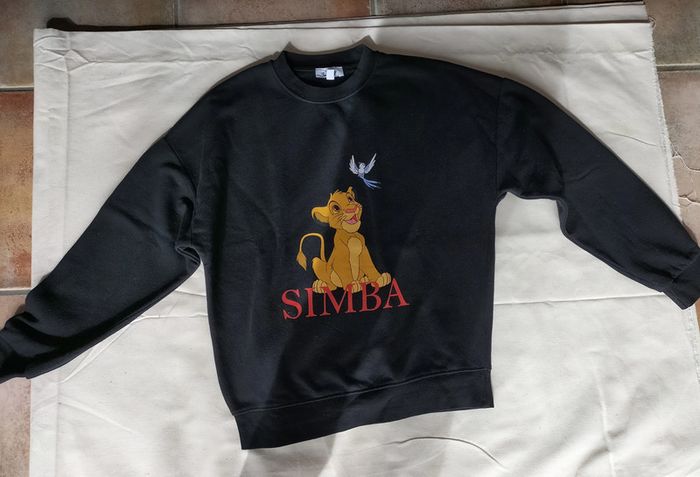 Sweat noir le roi lion Disney XS