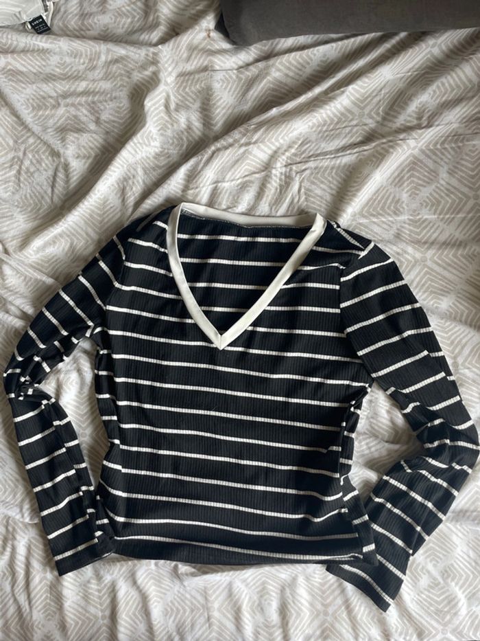 Pull col V rayés - photo numéro 4