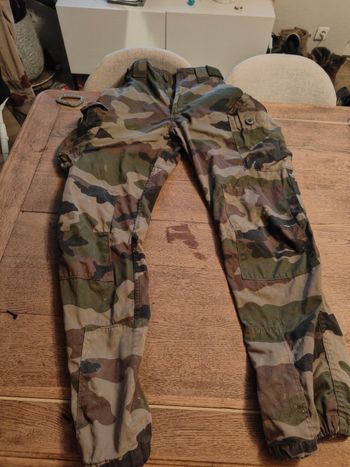Pantalon camouflage militaire 