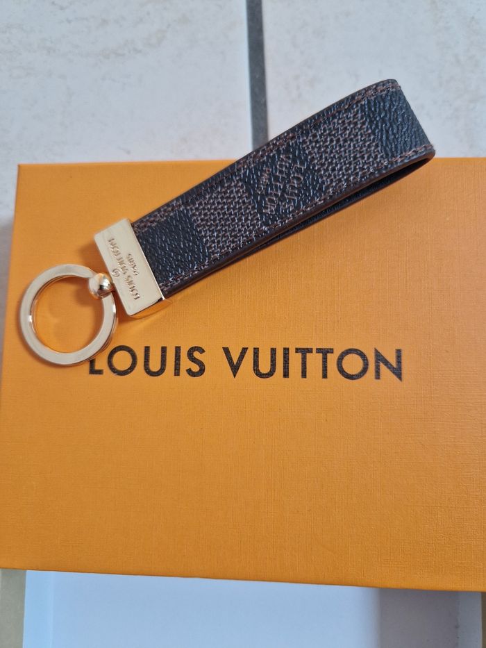 Porte clé  vuitton