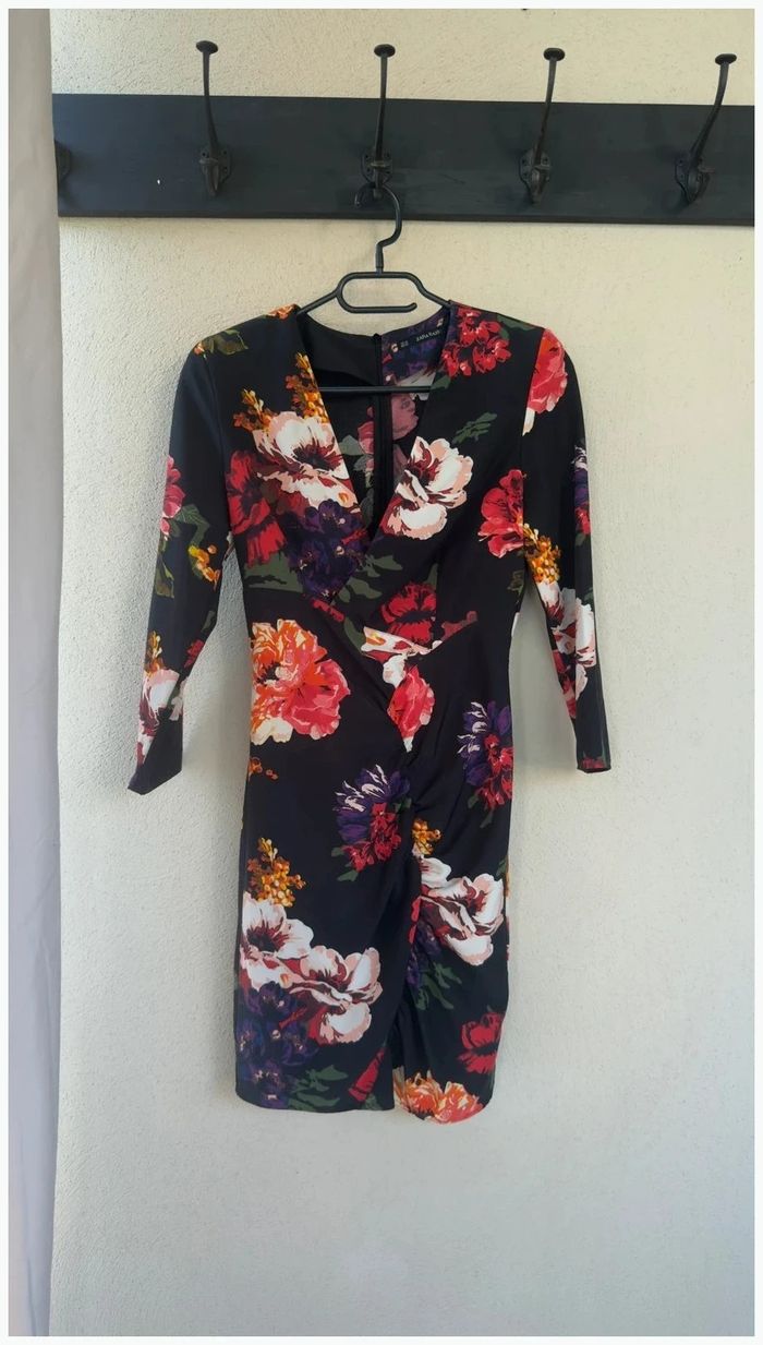 Robe fleurie Zara très bon état - photo numéro 2
