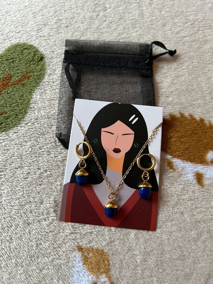 Boucles d’oreilles et collier pomme de pain