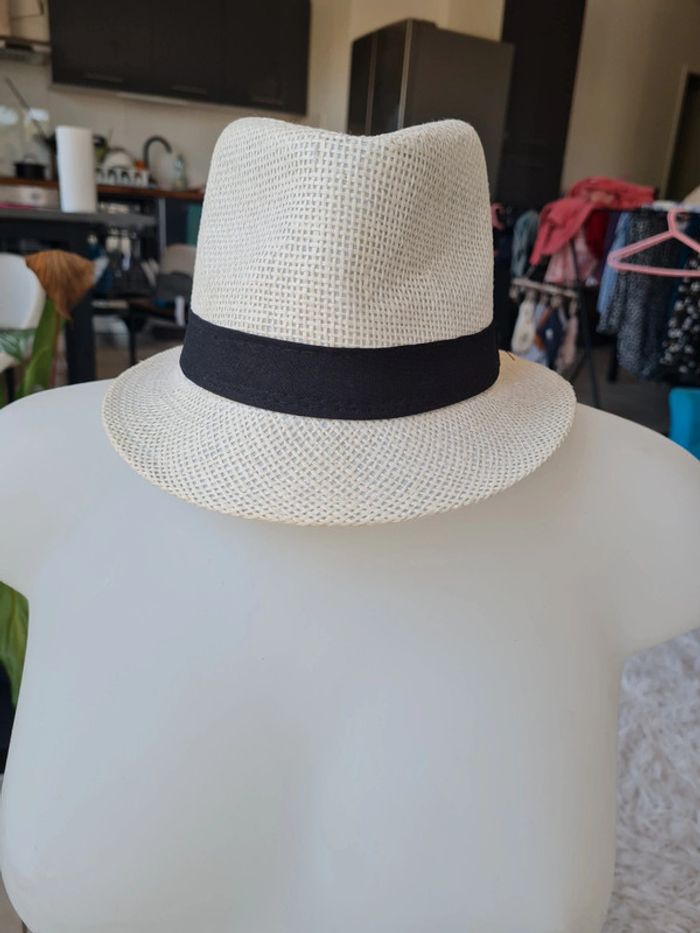 Chapeau blanc - photo numéro 3