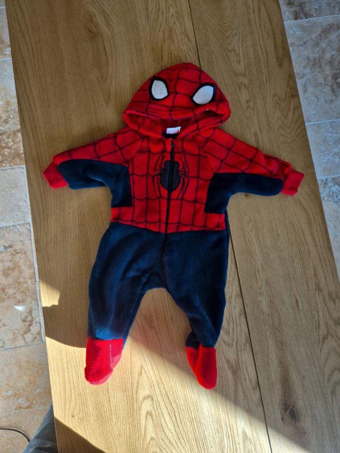 Pyjama combinaison spiderman marvel  3 mois - photo numéro 4