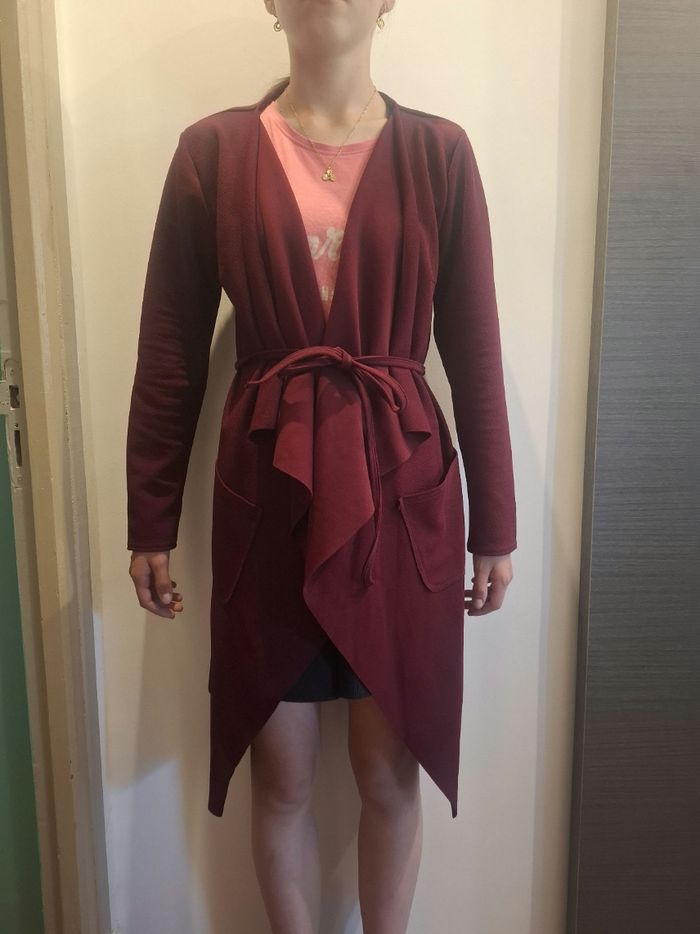 Lot de 2 cardigans neufs kaki et bordeaux
Taille unique
Neuf - photo numéro 5
