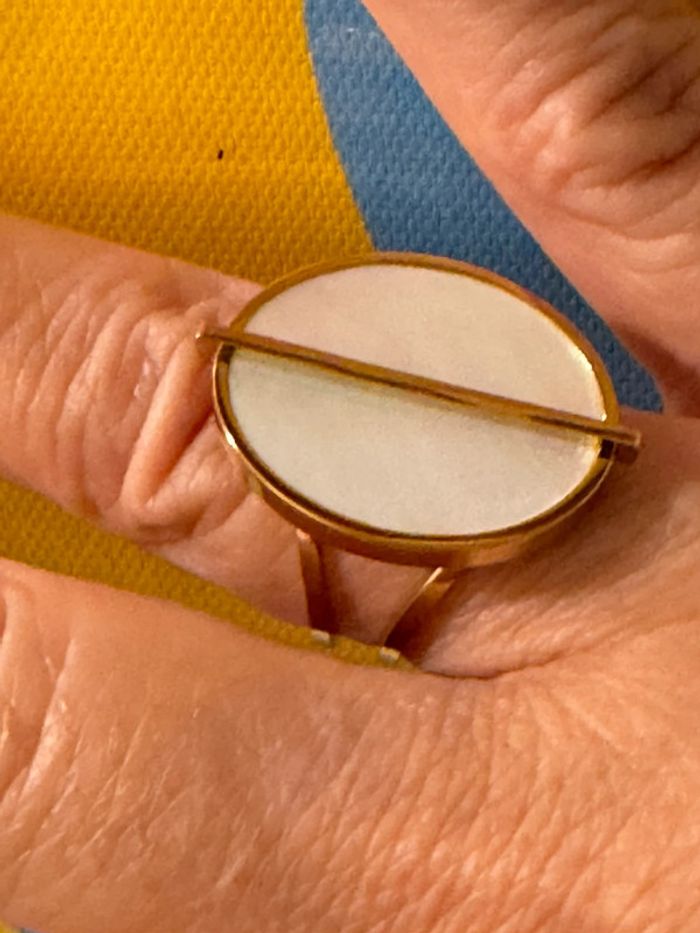 Bague disque ovale nacre tige traversante acier inoxydable or mile Mila - photo numéro 3