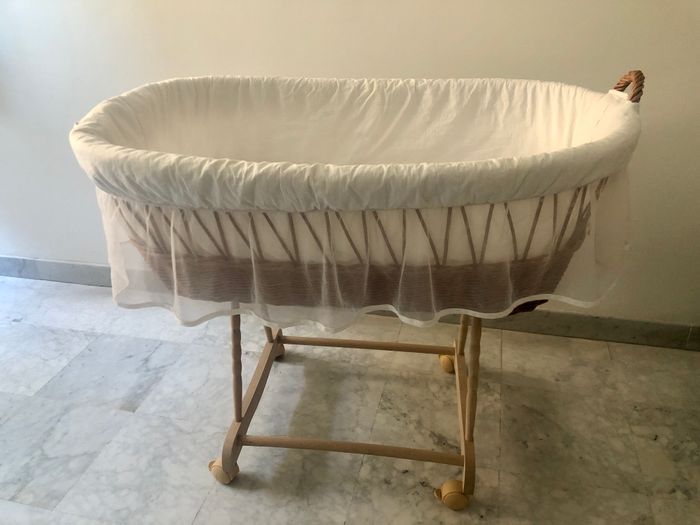 Grand berceau en rotin avec roulettes et literie complète - photo numéro 5