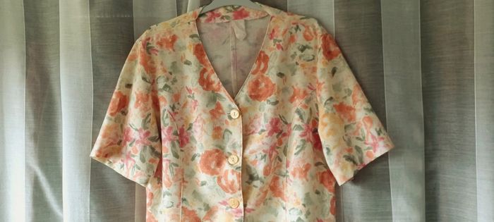 Veste femme manches courtes fleurie, avec épaulettes, taille 46-48, - photo numéro 3