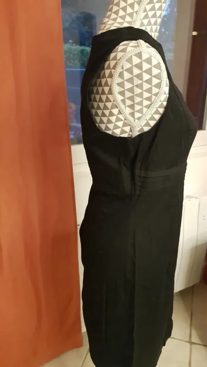 Petite robe noire - photo numéro 3