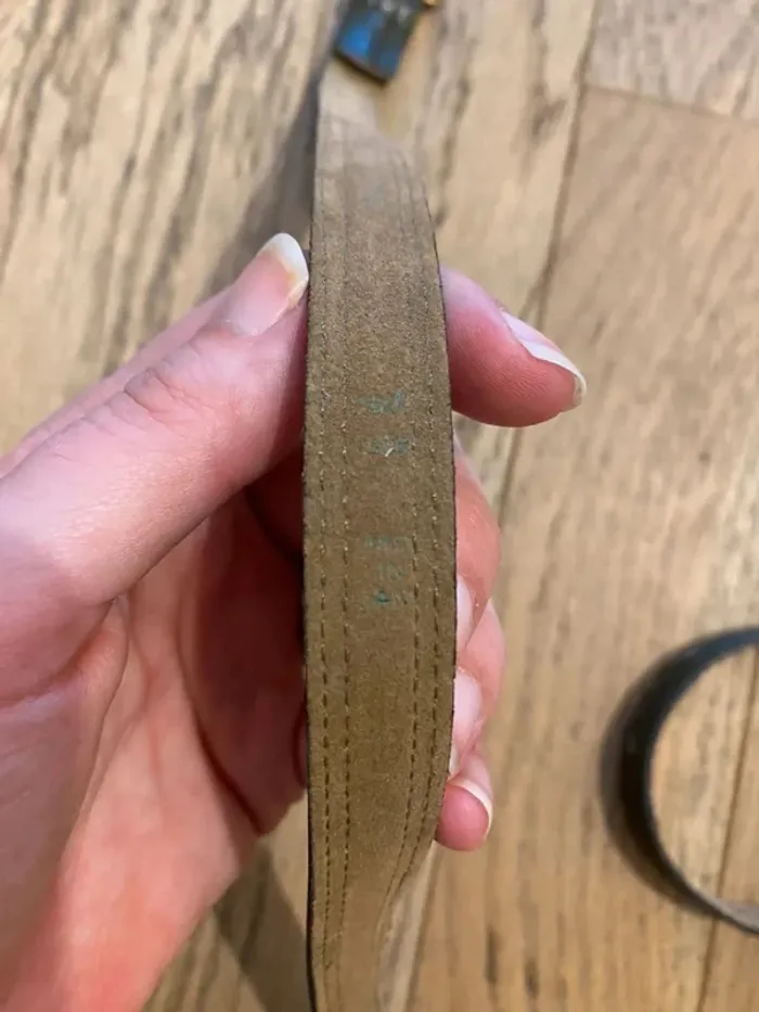 Ceinture fine vintage en cuir kaki made in France - photo numéro 5