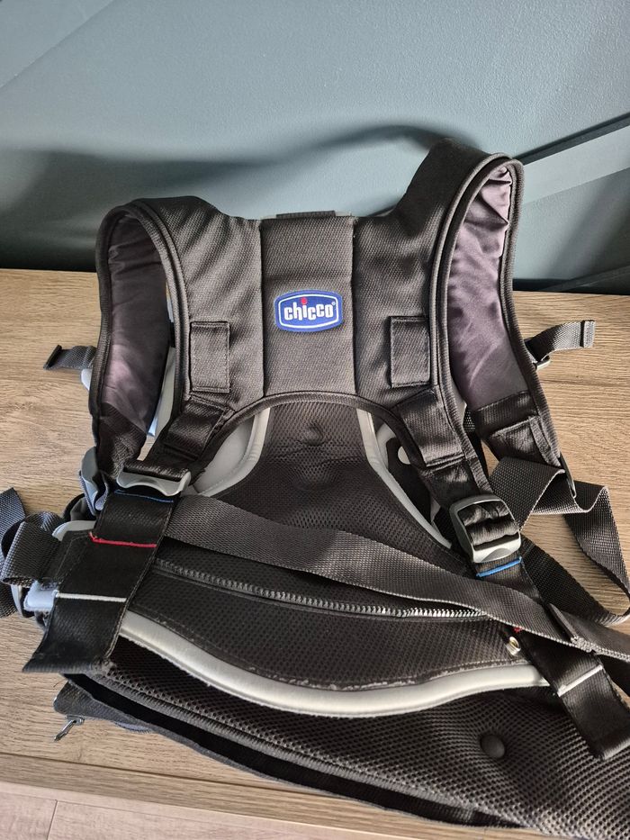 Porte-bébé Chicco Close To You noir