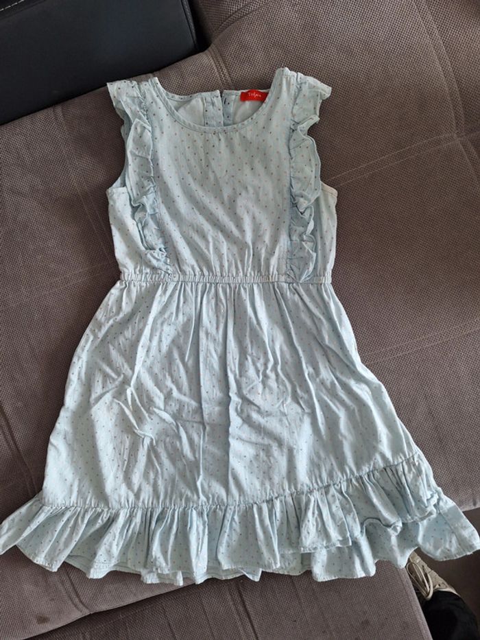 Robe bleu clair avec paillettes