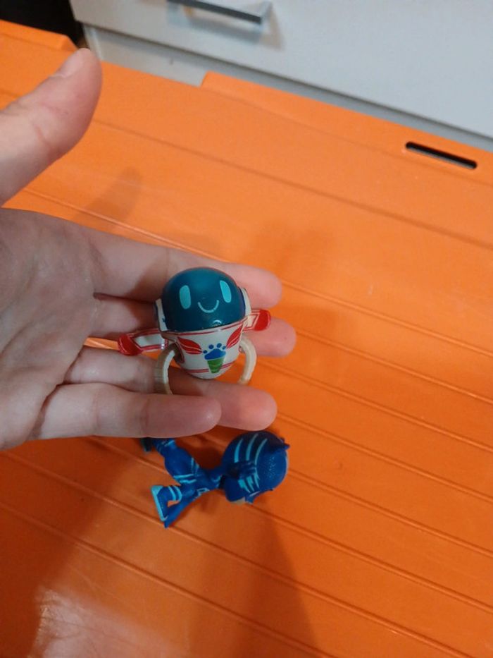 Pyjamask figurine yoyo et un robot - photo numéro 5