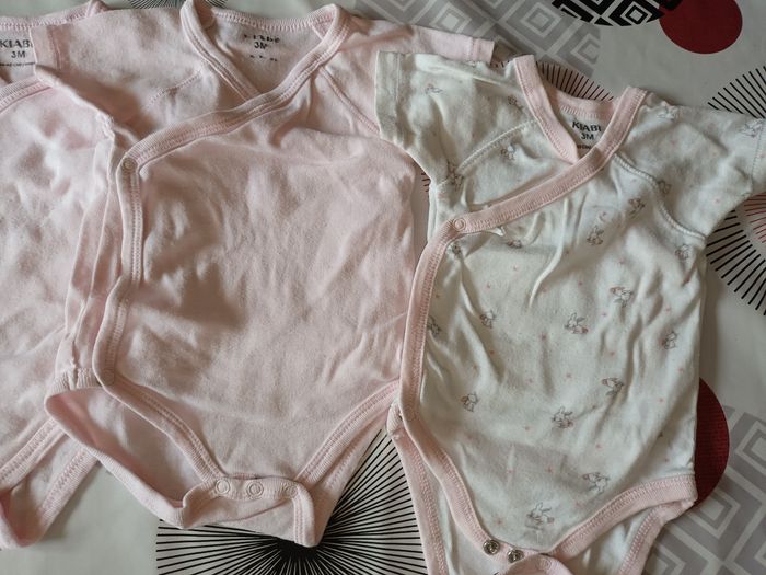 Lot 8 bodies manches courtes qui s'ouvrent devant Taille 3 mois 👧 - photo numéro 4