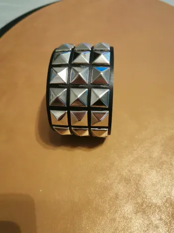 Bracelet style punk années 80 noire