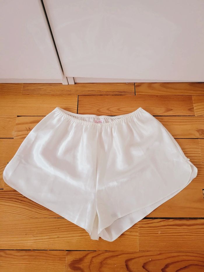Short blanc brillant look satin coquette taille S 36 - photo numéro 2