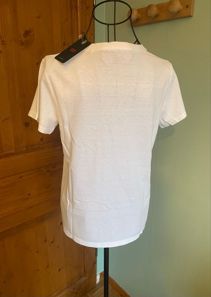 T-shirt Levi's blanc à manche courte - col V - NEUF avec étiquette - taille S / 36 - photo numéro 7