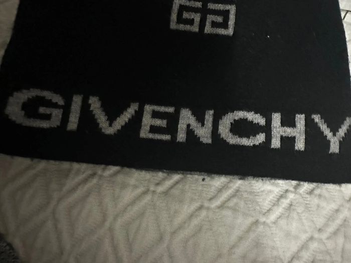 Magnifique bonnet Givenchy enfant - photo numéro 4