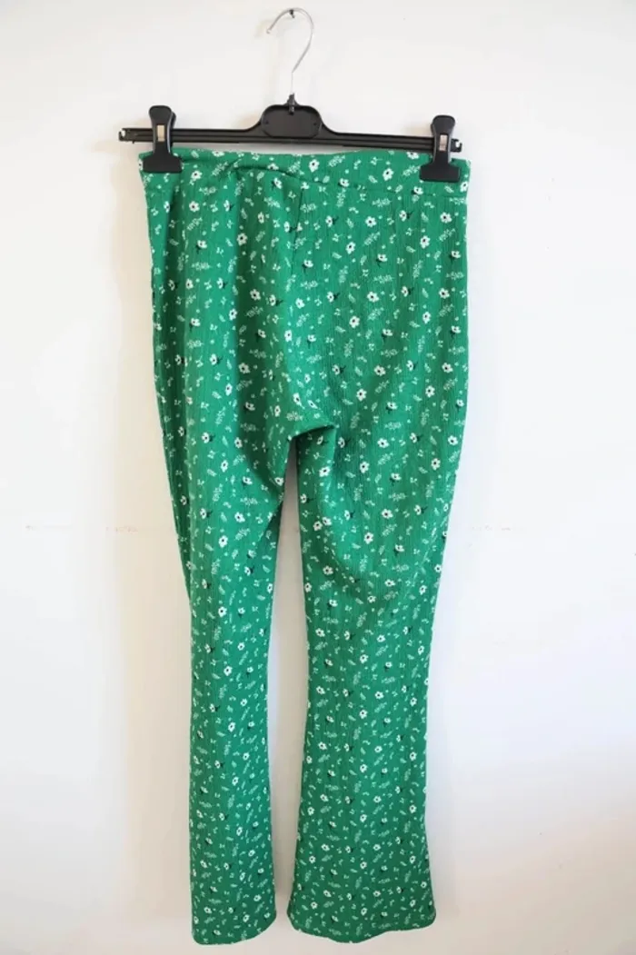 C54 pantalon vert kiabi XS - photo numéro 2