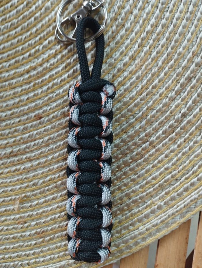 Porte clés en paracorde fait maison - photo numéro 4