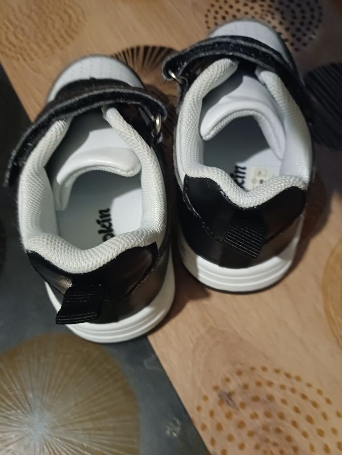 Basket neuve chauss'expo taille 22 - photo numéro 3