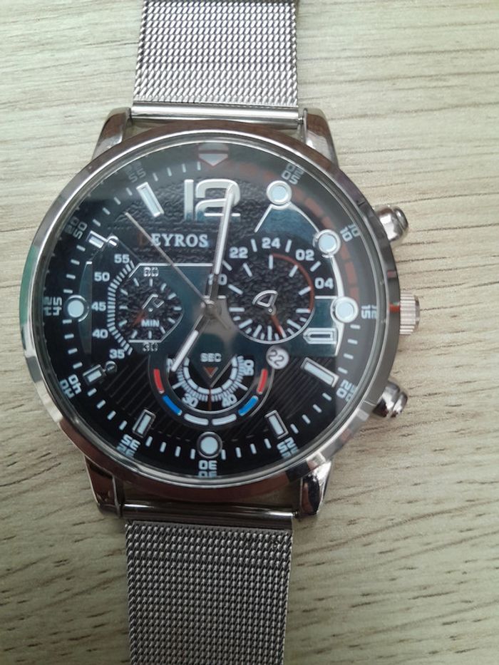 Montre homme toute argentée, bracelet métallique, a quartz - photo numéro 5