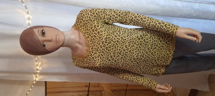 Tee-shirt léopard "New Collection" taille S