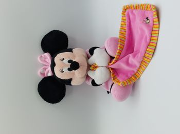 Peluche doudou Minnie et son mouchoir DISNEY NICOTOY robe rose pois blanc 27 cm