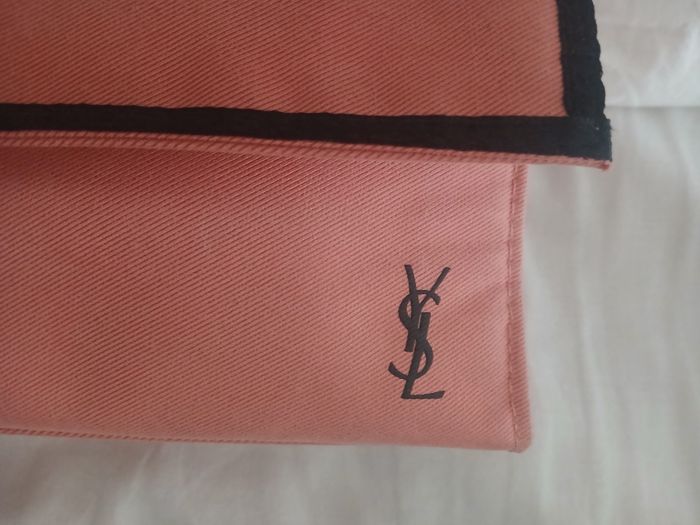 Pochette Yves Saint Laurent - photo numéro 9