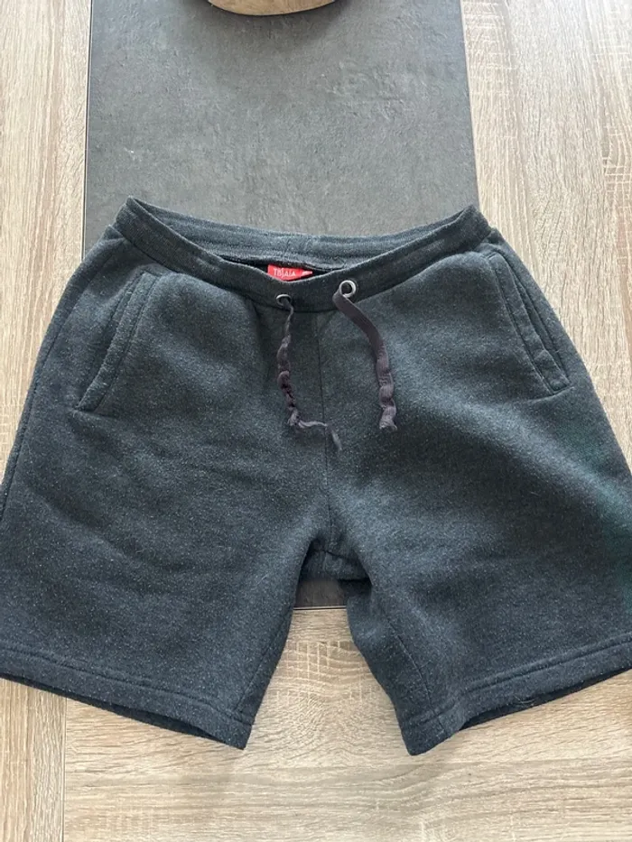 Short deuxième main 136