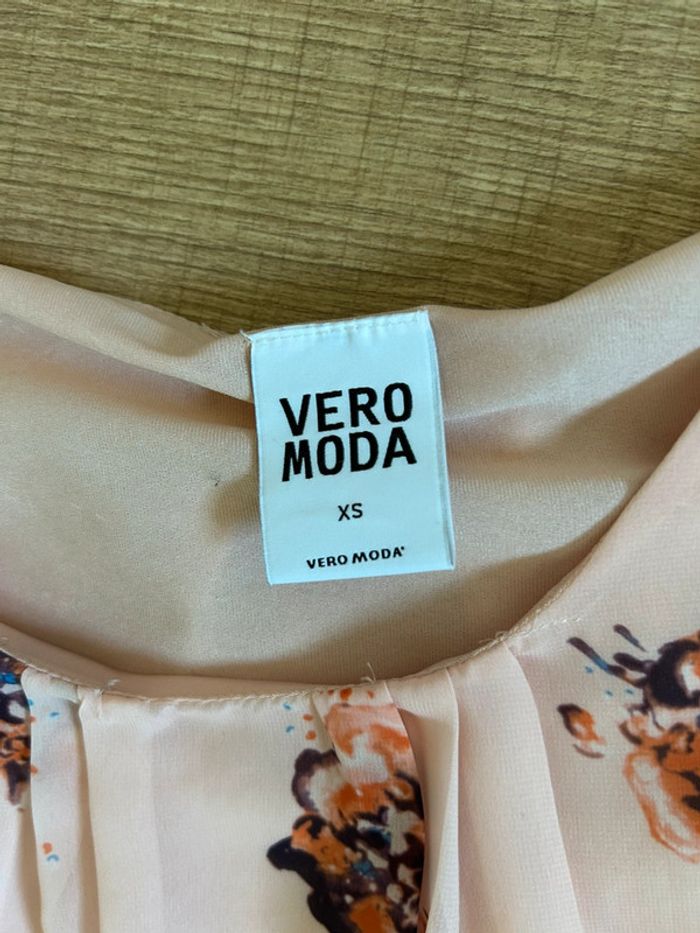 Blouse rose et fleurie sans manches Vero Moda taille XS jamais portée - photo numéro 14