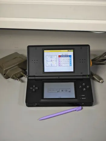 Console Nintendo DS Lite excellent état avec chargeur et stylet