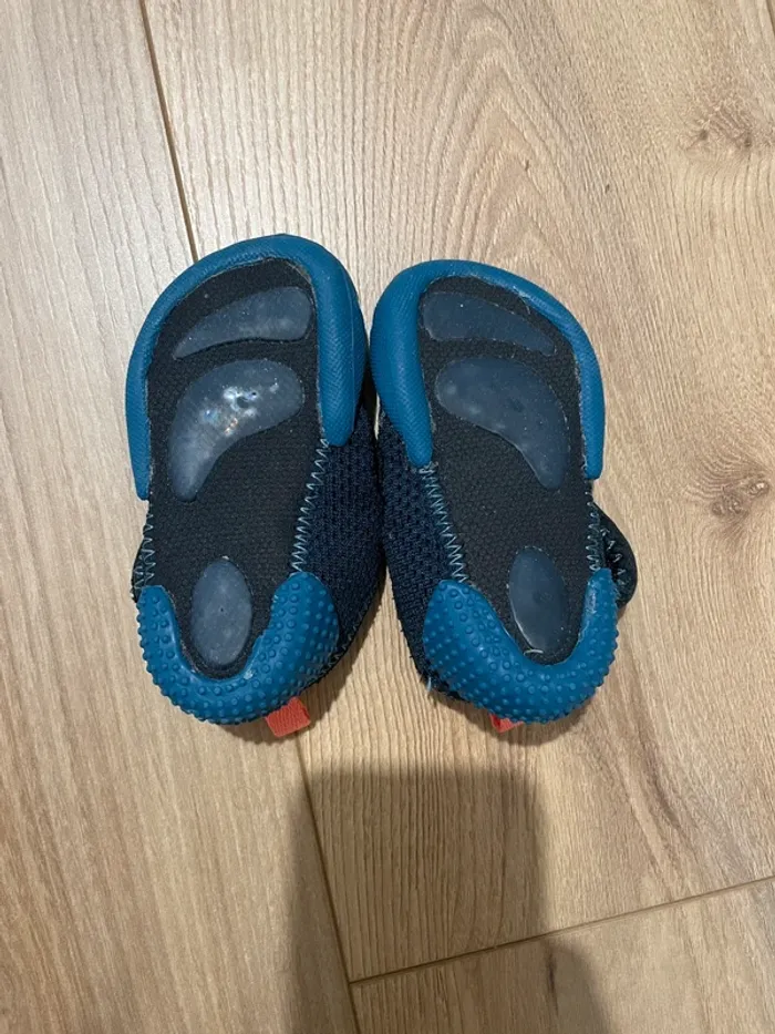 Chaussons décathlon taille 19/20 - photo numéro 2
